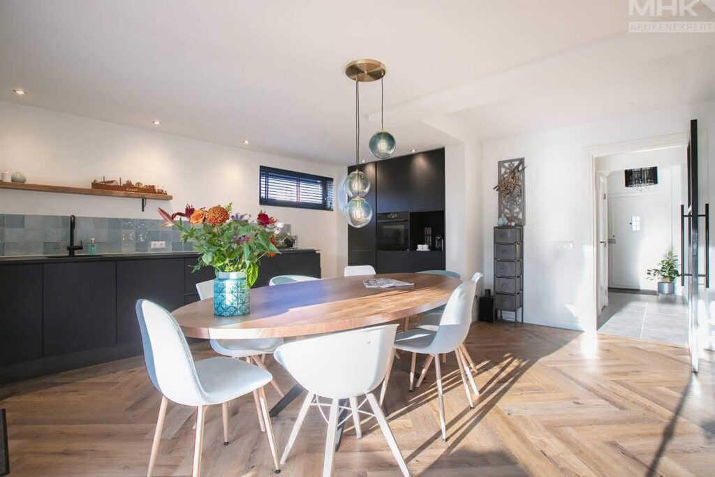 02_Keuken_Semi_hoek_Zwart_Momberg