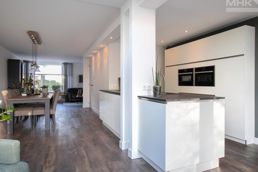 05_Keuken_Eiland_Wit_Halbeek (1)